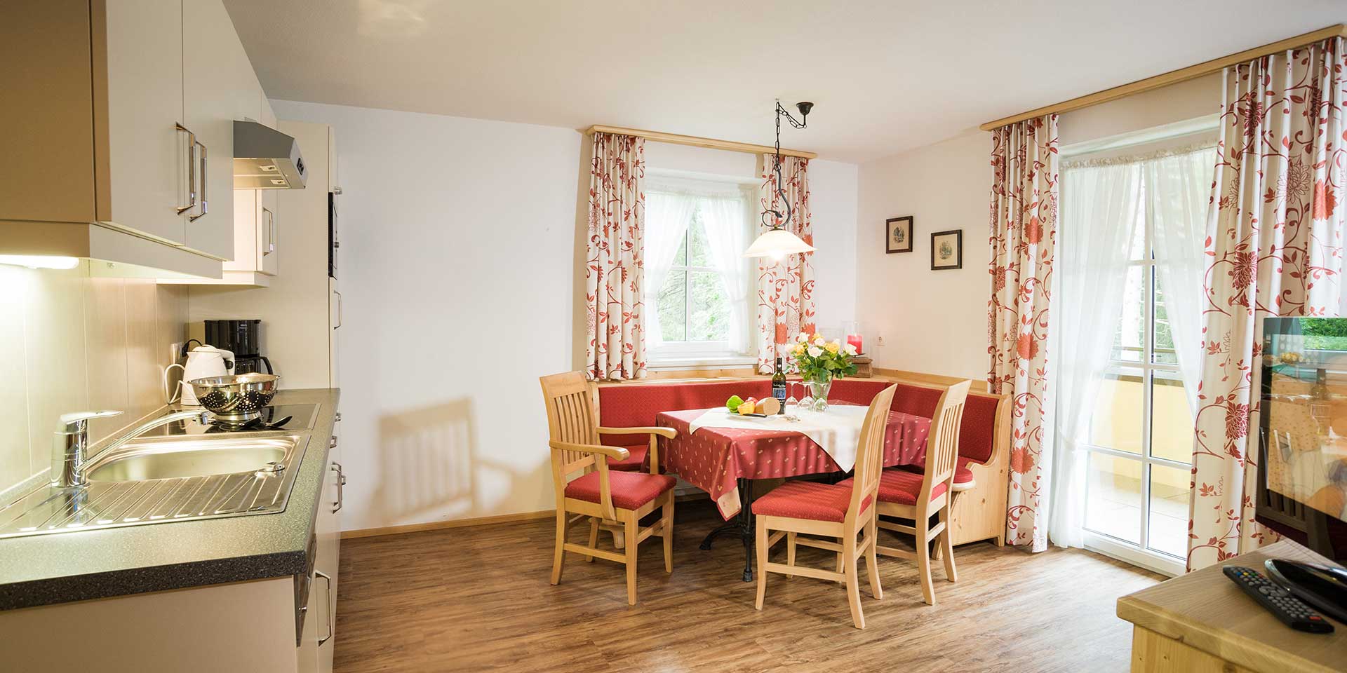 Wohnküche eines Appartements in Flachau