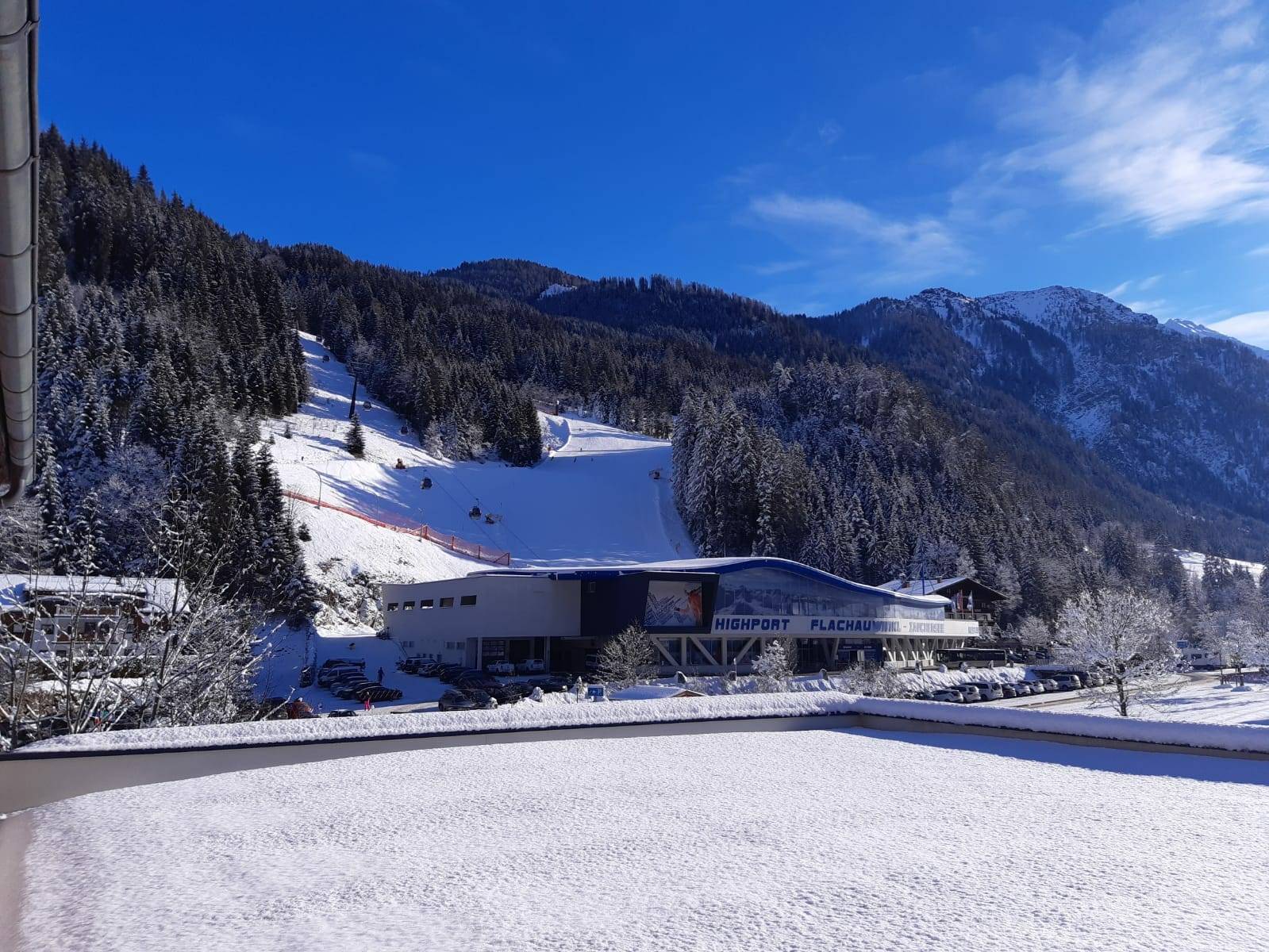 Das Hotel Wieseneck direkt an der Skipiste der Berge von Flachau Winkl 